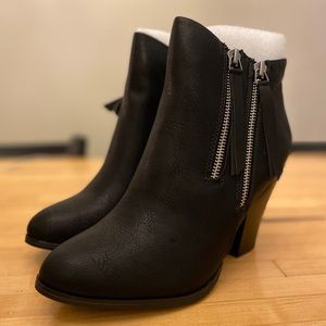 Journee Collection Black Ankle Booties (BNWT)
